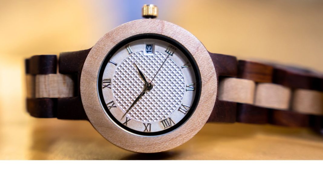 Jolie montre en bois